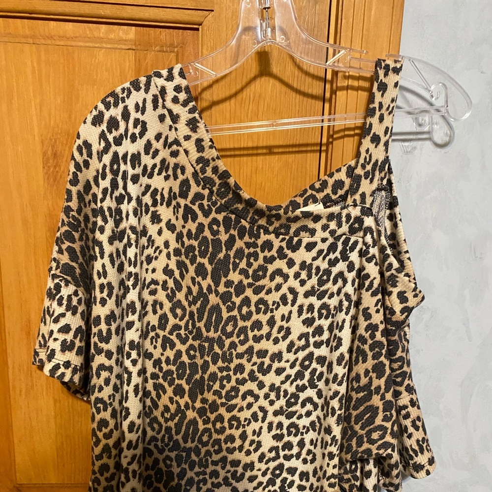 Leopard one shoulder large summer top